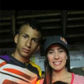 joven con discapacidad con mariana pajon
